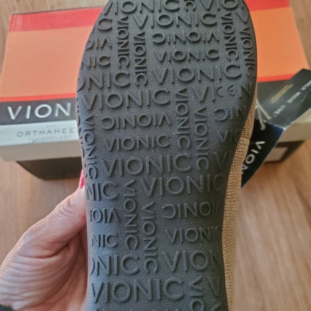 Vionic Alda Chain Beige Lizard Skin Loafers with Gold Accent, Size 7.5 - Picture 5 of 6